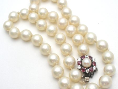 Knotted Glass Pearl Necklace with Gemstone Clasp Fashion