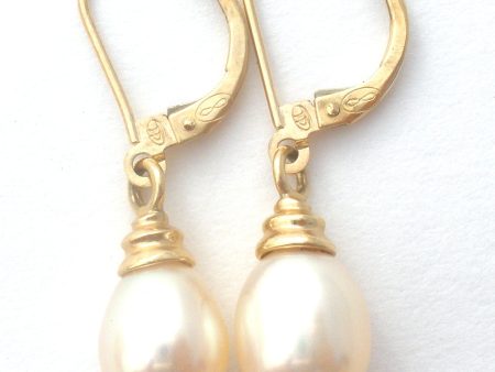 14K Gold Pearl Drop Earrings Leverback For Sale